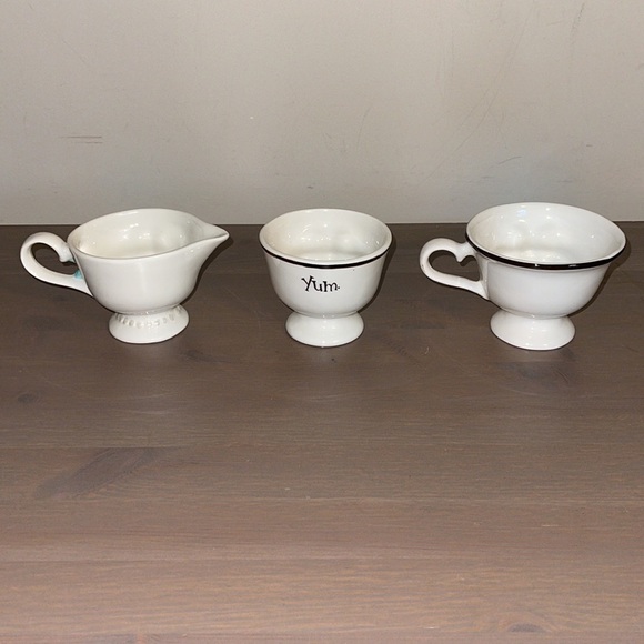 Bailey’s Vintage 1996 Limited Edition China Set - Picture 4 of 7